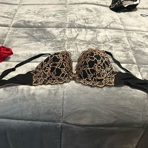 40DD black and gold bra